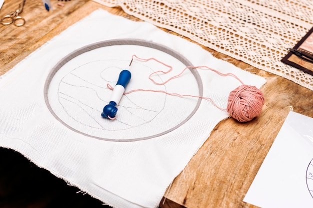 proces vyšívania, náčrt a hotový detail